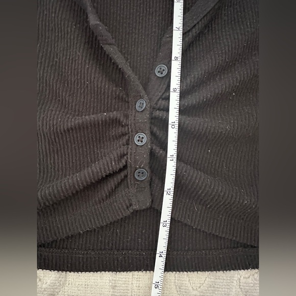 Out from under black Medium crop long sleeve - Picture 10 of 10